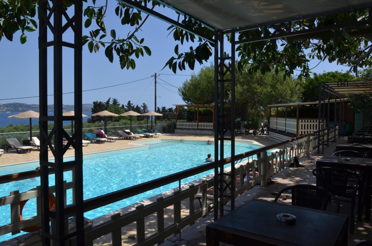 Apolafsi Aparthotel Lixouri Exterior foto
